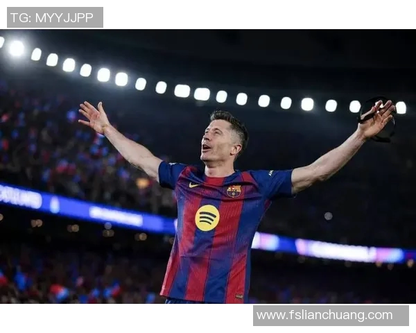 莱万在欧冠赛场火力全开10场比赛打入12球稳居射手榜首位